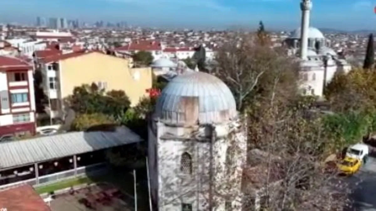 Mimar Sinan’ın eserlerinden 458 yıllık Osmanlı Sadrazamı Gazi Kara Ahmet Paşa Külliyesi’nin kurşunları dökülüyor