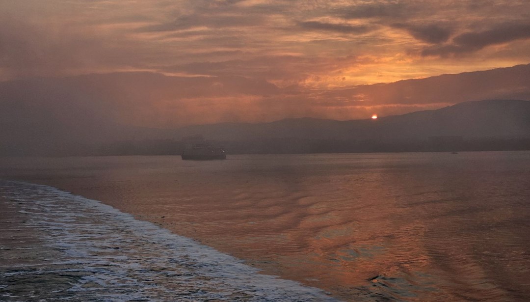 Çanakkale Boğazı’nda yoğun sis: Çift yönlü gemi geçişlerine kapatıldı