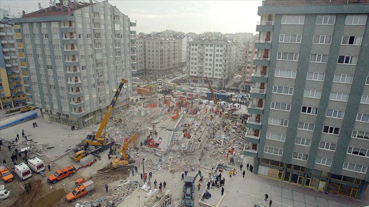 Konya’da Zümrüt Apartmanı faciasının üzerinden 21 yıl geçti
