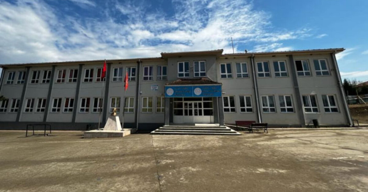 Sağlık durumu ciddi! Okul müdürü odasında bıçaklandı!