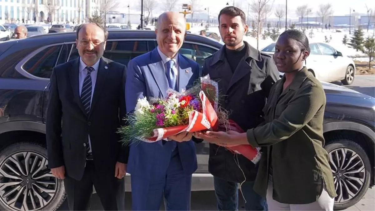 YÖK Başkanı Özvar, ETÜ Öğrencileriyle Buluştu