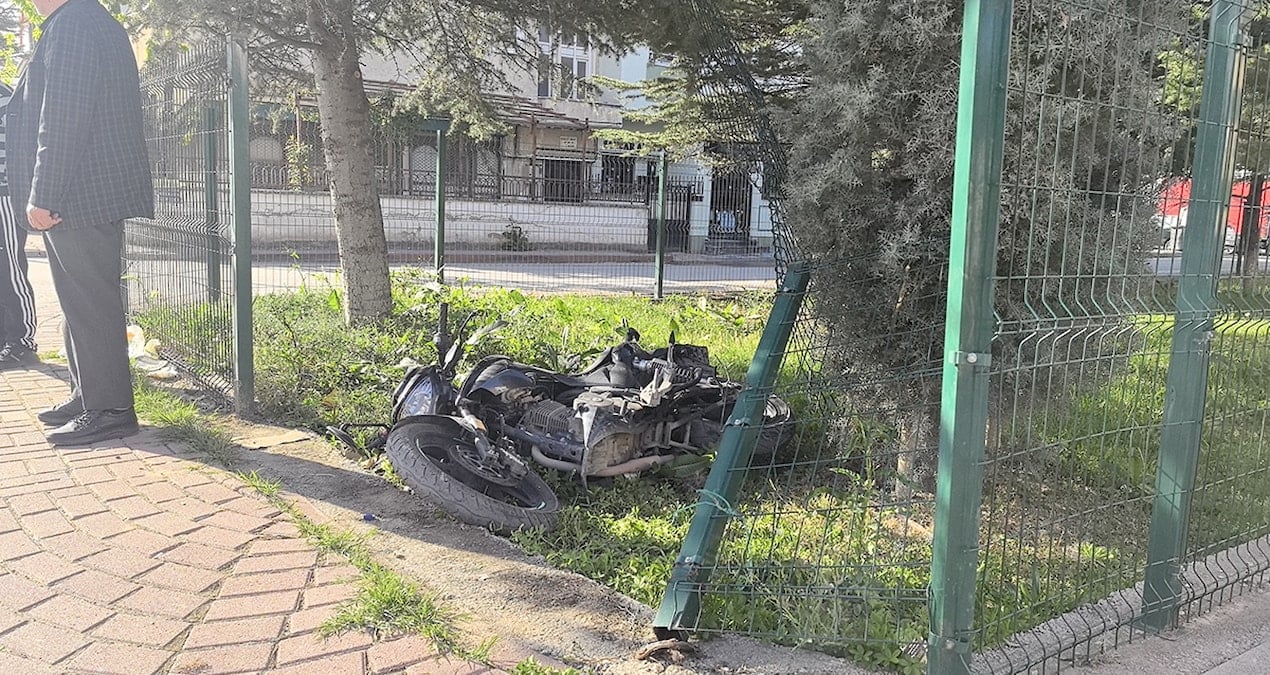 Bursa’da motosikletler çarpıştı:  1’i ağır 3 yaralı