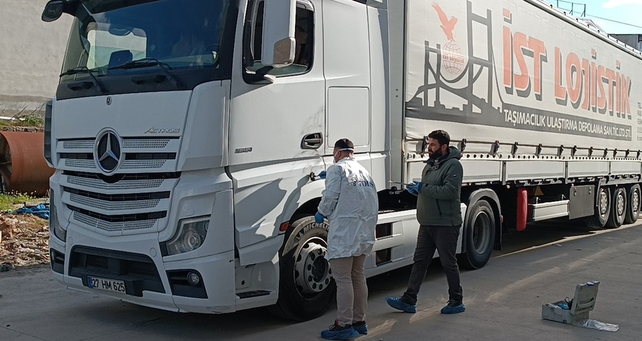 Gaziantep’te TIR’ın çarptığı çocuk can verdi